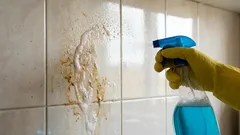 Odstraňujem mastnotu z kuchynskej zástavy bez agresívnych chemikálií: tento prostriedok si poradí s akýmkoľvek znečistením